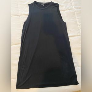 Lulu’s, size medium, GUC due to small snag in armpit (photo included)